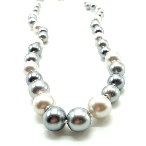 VTG Shell Pearl Necklace Silver & Soft Gray Knotted 925 Silver Closure - Picture 6 of 11